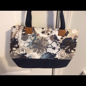 Thirty One Demi Day Bag