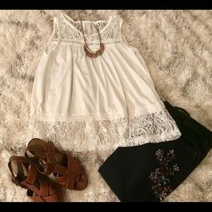 ❌sold❌ NWOT White Lace Tank Top size medium