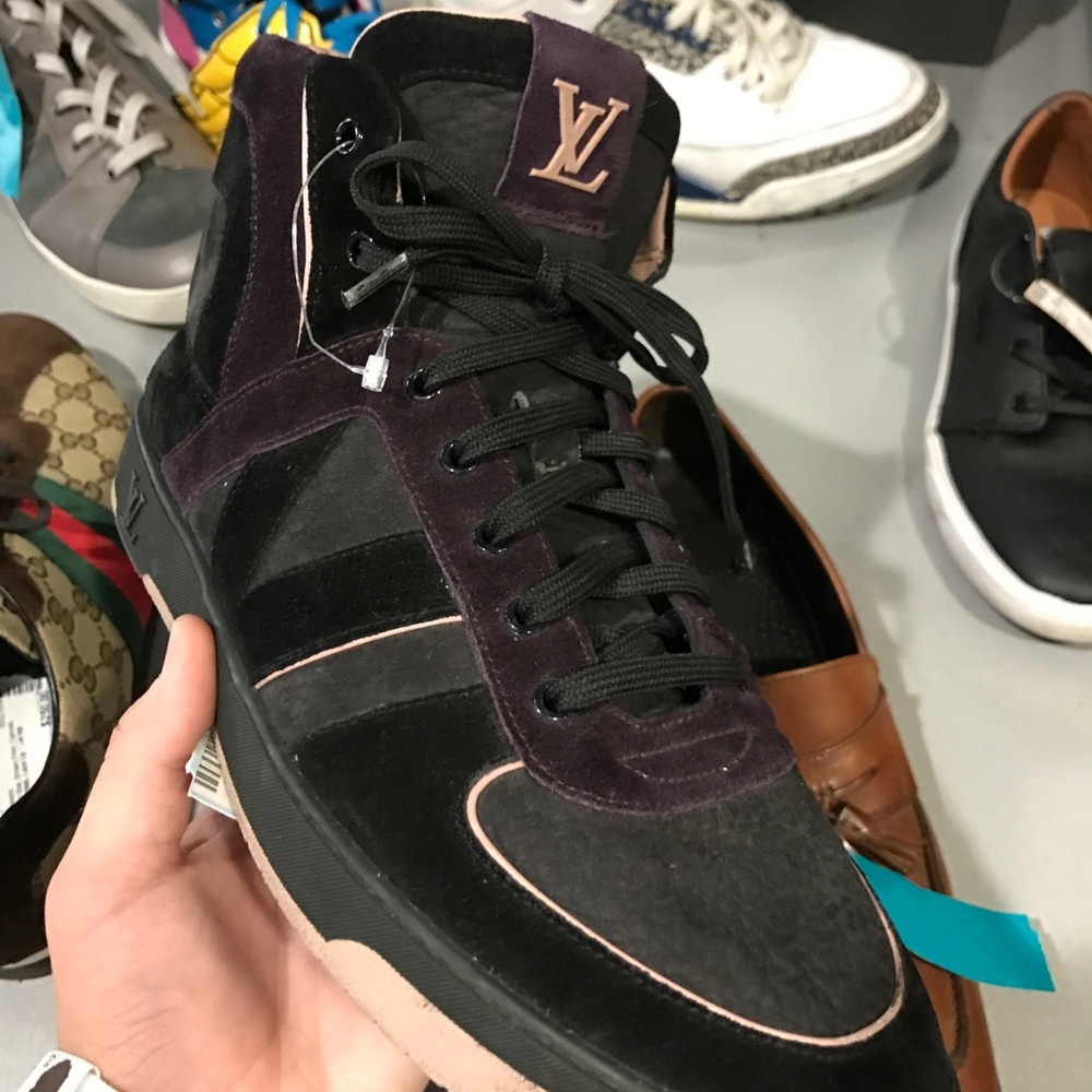 Louis Vuitton sneakers size 9