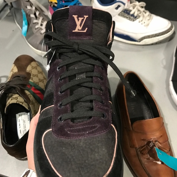 Louis Vuitton sneakers size 9 - Picture 2 of 4