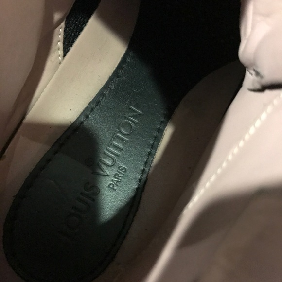 Louis Vuitton sneakers size 9 - Picture 3 of 4
