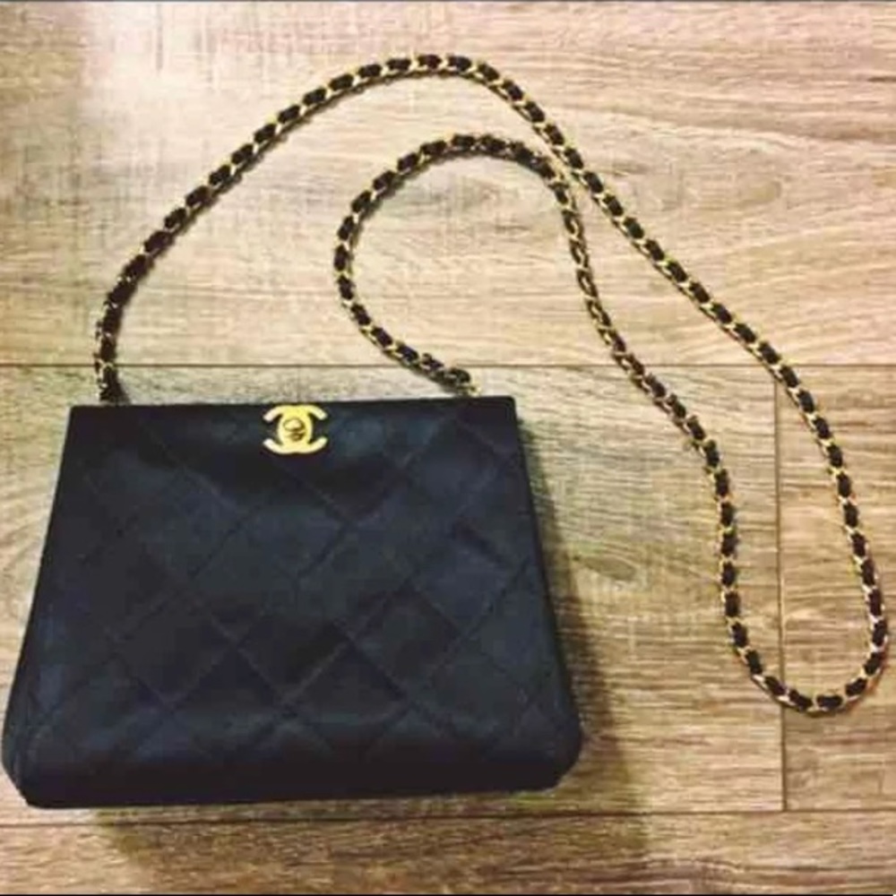 🎉FLASH SALE🎉AUTHENTIC vintge black satin Chanel