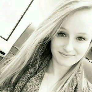 Meet your Posher, Caroline