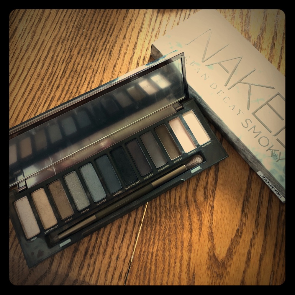 Urban Decay Naked Smoky palette