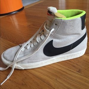 Nike Women Blazer Suede Vintage Mid-Top Sneakers