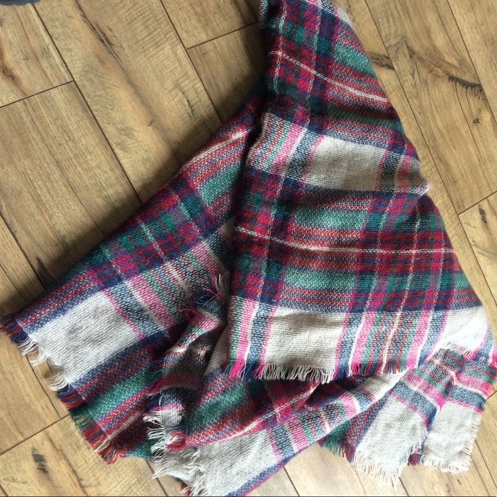 Oversized blanket scarf plaid