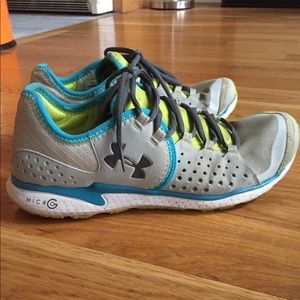 Under Armour size 9 womens sneakers