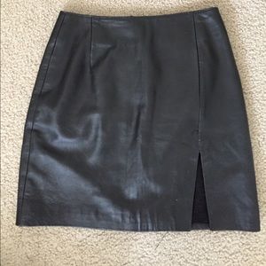 Genuine leather skirt with slit