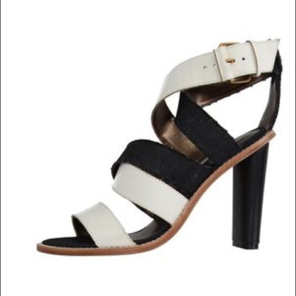 CYNTHIA ViNCENT Sandals