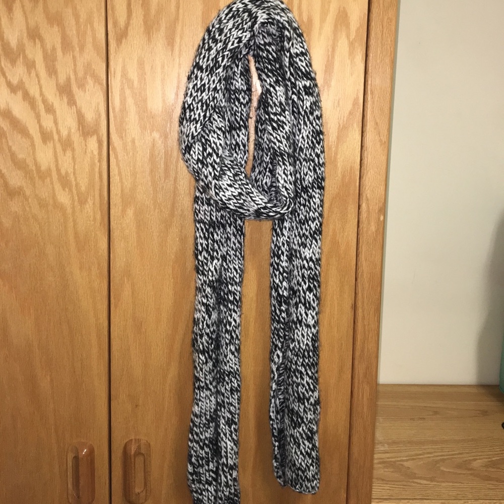 Thick speckled scarf