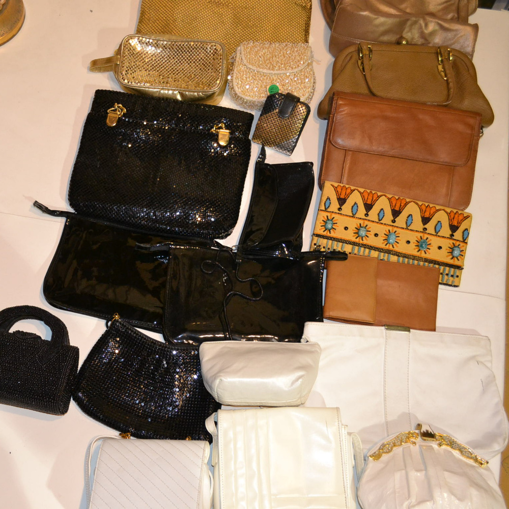 Handbags, Wallets, and Clutches Bundle (20) lot 1