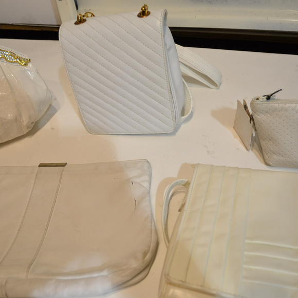 Handbags, Wallets, and Clutches Bundle (20) lot 1 - Picture 8 of 8