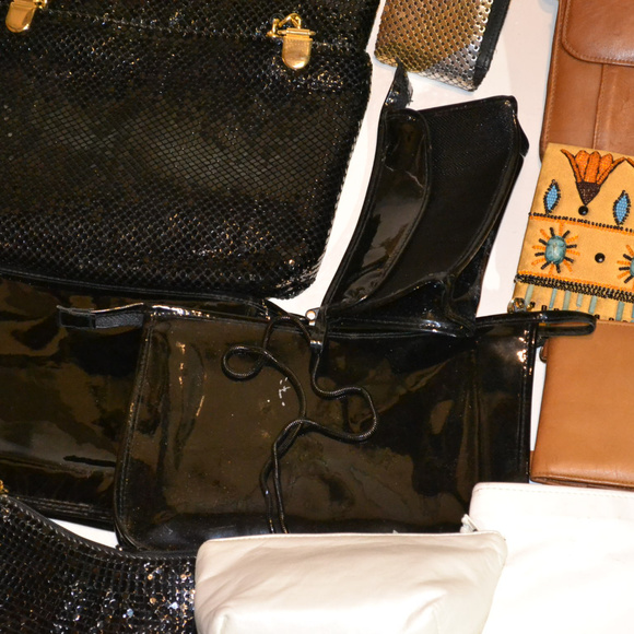 Handbags, Wallets, and Clutches Bundle (20) lot 1 - Picture 3 of 8