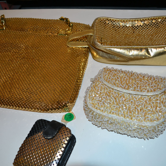 Handbags, Wallets, and Clutches Bundle (20) lot 1 - Picture 6 of 8
