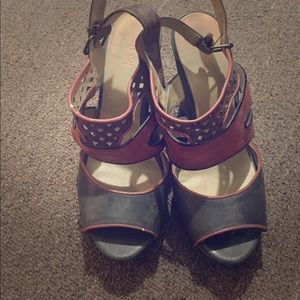 Levity Orange, Black and brown wedges