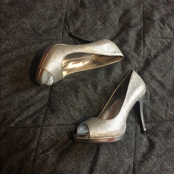 Silver Pumps. Black Friday Deal!! - Picture 2 of 3
