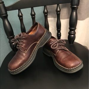 Born shoes, size 7. In great condition!