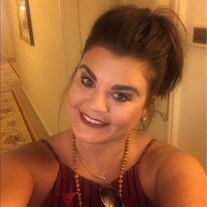 Meet your Posher, Cari