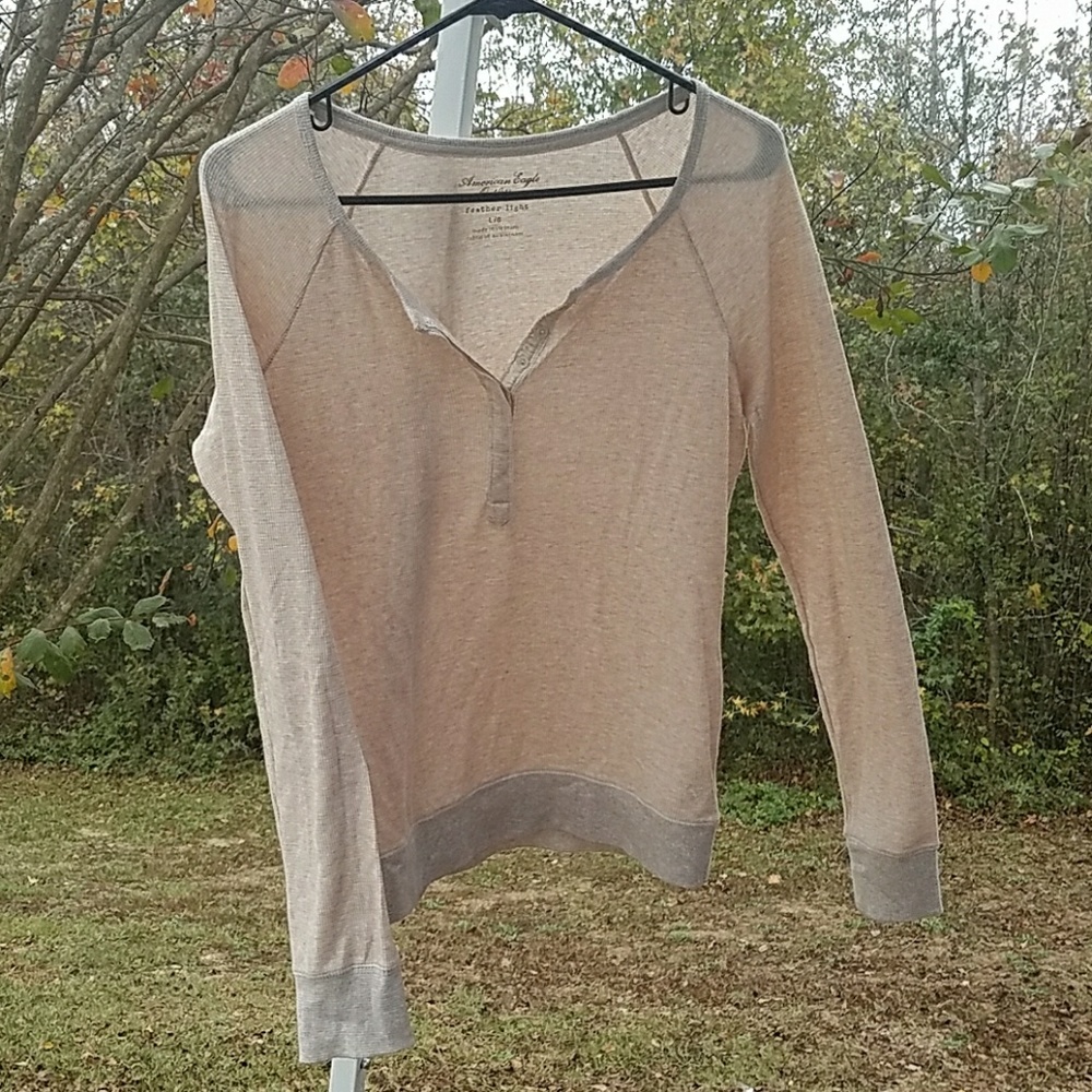 American eagle ling sleeve tee