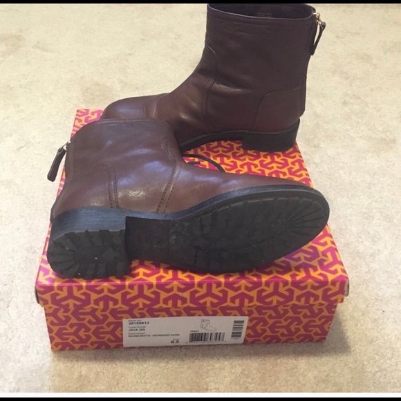 Tory Burch Selena Boot-in time for NYE - Picture 4 of 4