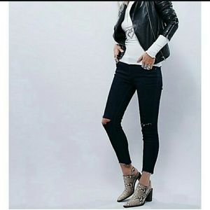 ⚡FLASH SALE⚡ree People Destroyed Ankle Skinny