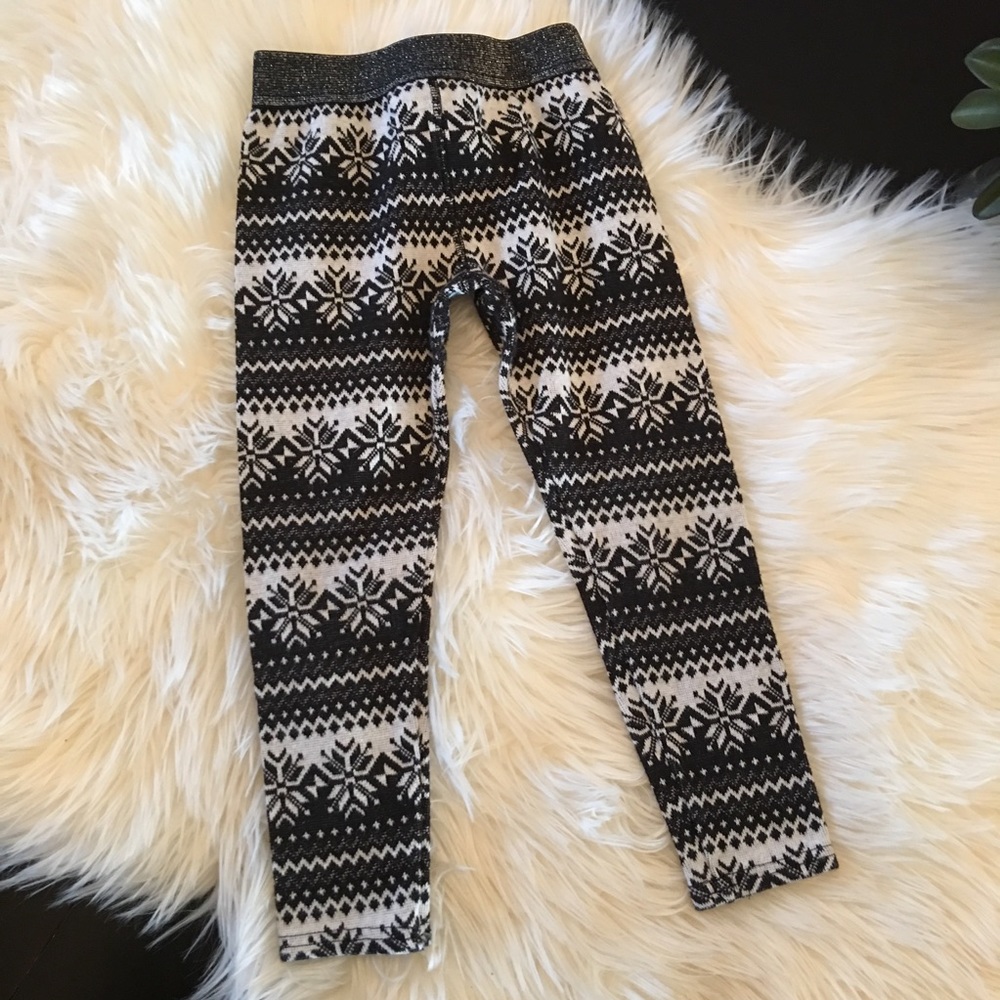 🎉Black and white trendy snowflake leggings