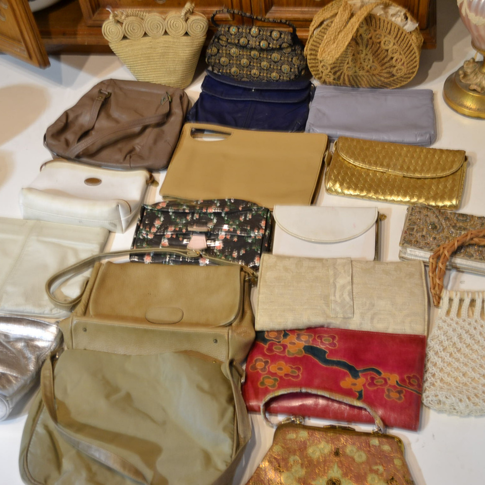 Handbags, Wallets, and Clutches Bundle (20) lot 6