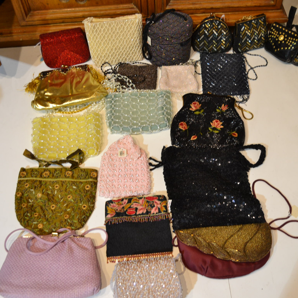 Handbags, Wallets, and Clutches Bundle (20) lot 7