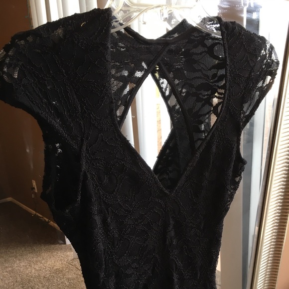 Solemio Los Angeles lace open back cocktail dress - Picture 1 of 3