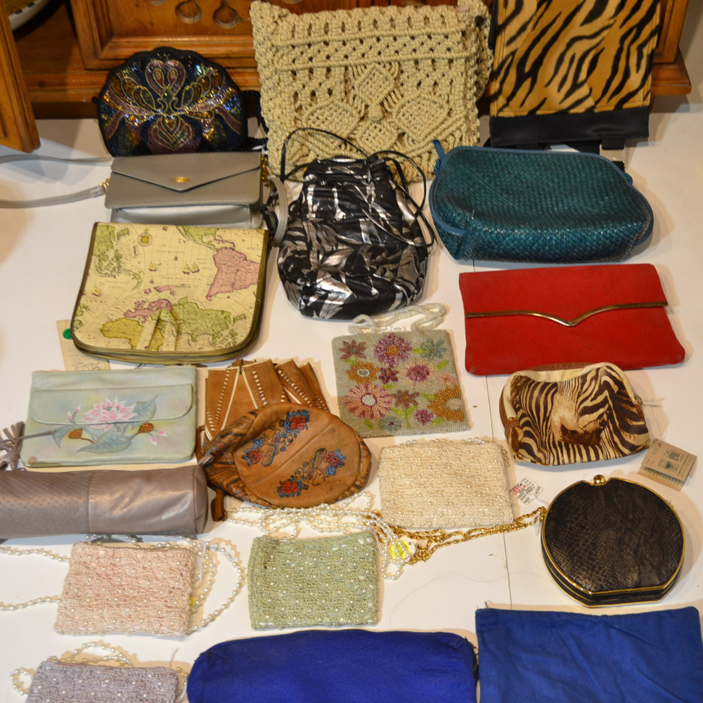 Handbags, Wallets, and Clutches Bundle (20) lot 8