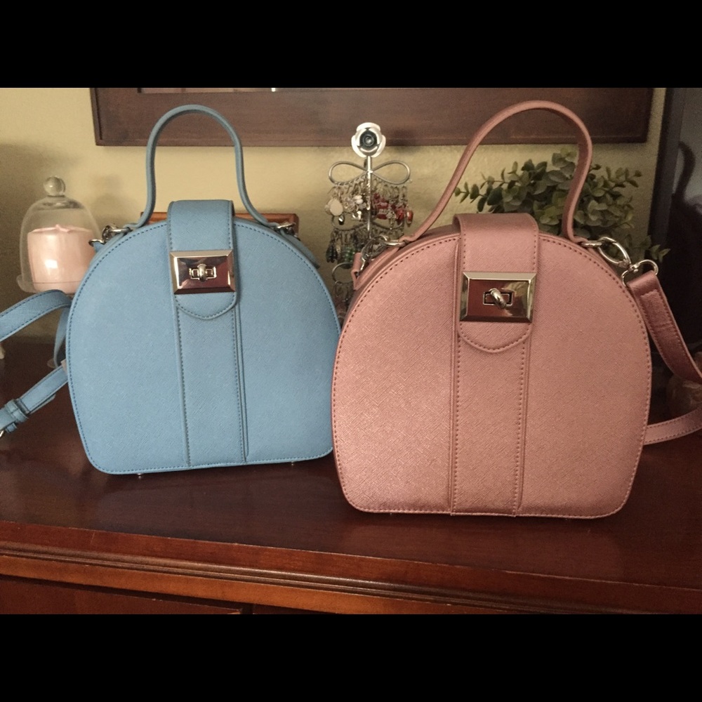 Vintage looking purses.