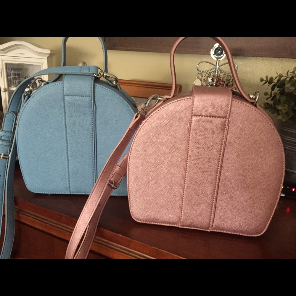 Vintage looking purses. - Picture 2 of 3