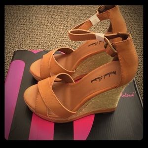 Michael Antonio Geisha Wedges
