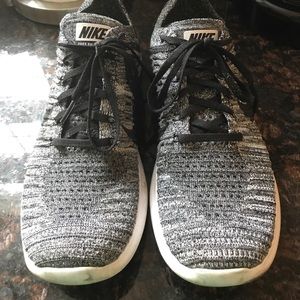 Men’s Size 9 Nike Free RN Flynit