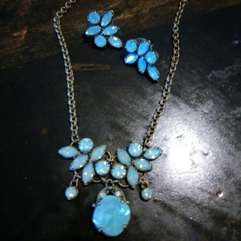 Kenny MA Necklace and earrings.