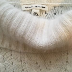 FLASH SALE⚡️ Banana Republic angora cowl sweater