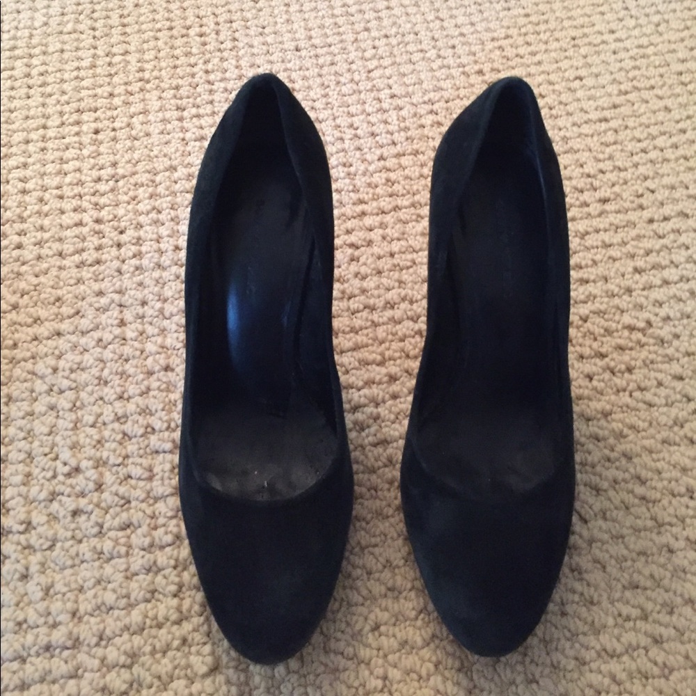 Banana republic black suede heel