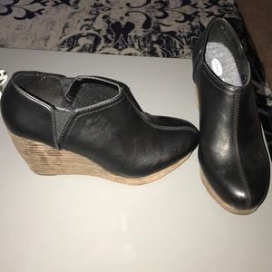 Dr. Scholls Memory Foam Cool Fit Wedges sz 6