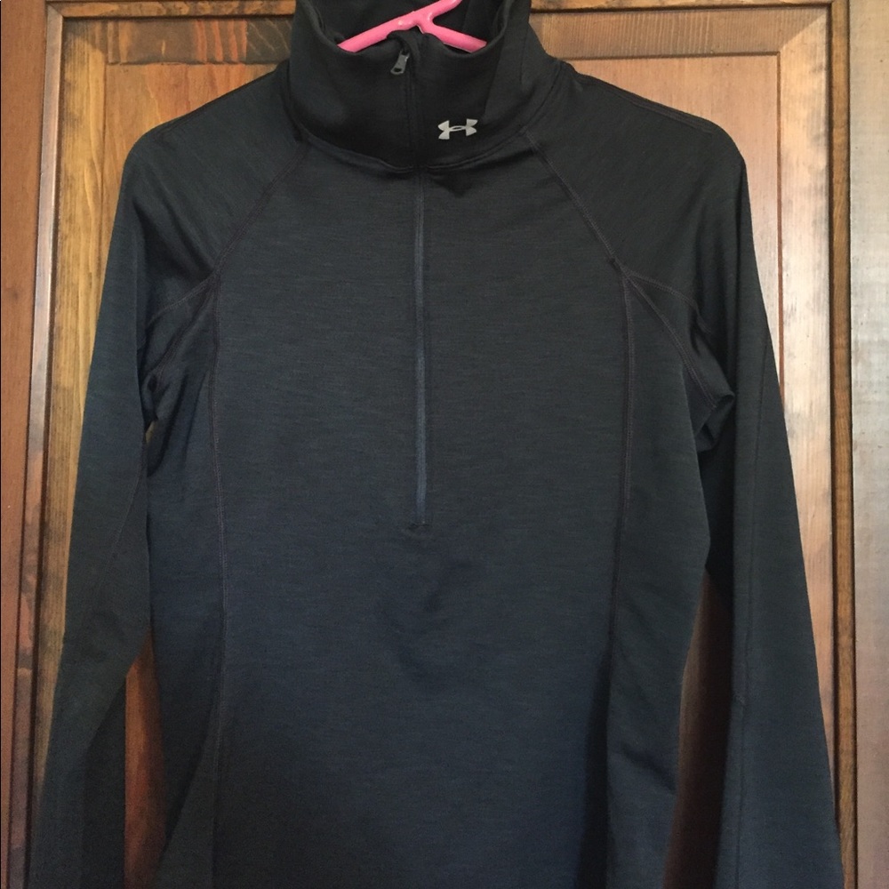 Small Under Armour cold gear half zip