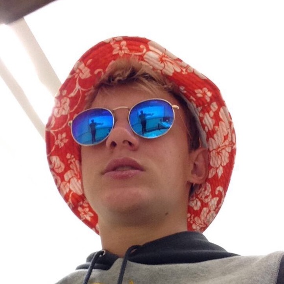 Meet your Posher, Justin - Picture 1 of 1