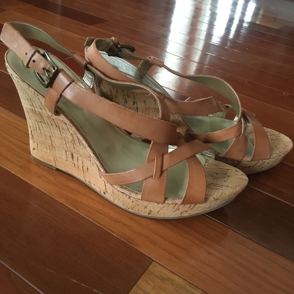Brand new Guess wedge sandals. 4.5 inch height - Picture 2 of 5