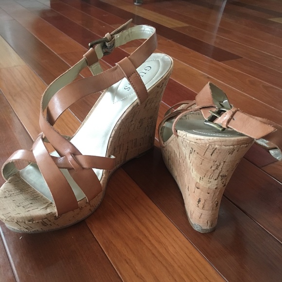Brand new Guess wedge sandals. 4.5 inch height - Picture 3 of 5