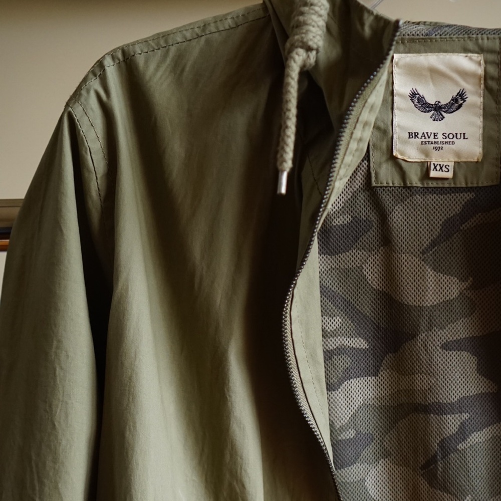 Long hem rain jacket