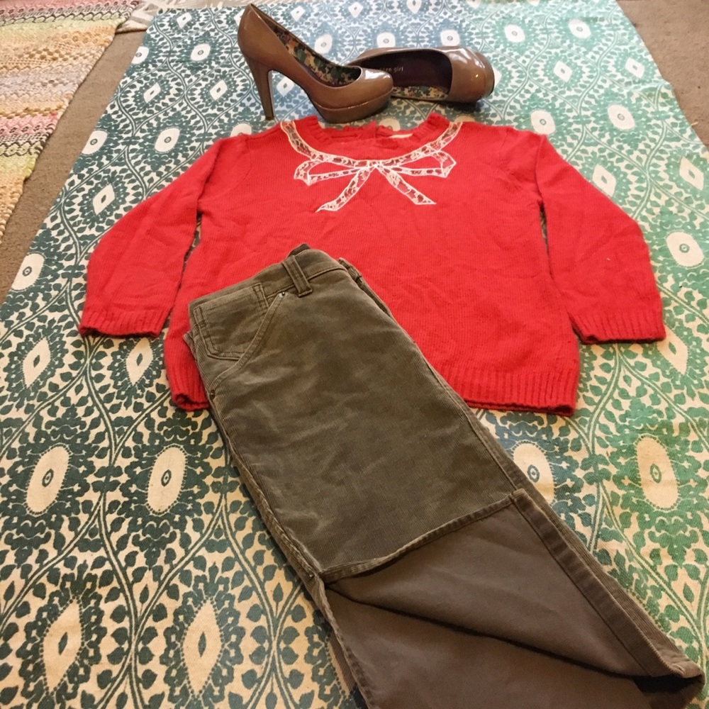 FLASH SALE ⚡️Forever 21 sweater lace bow & buttons