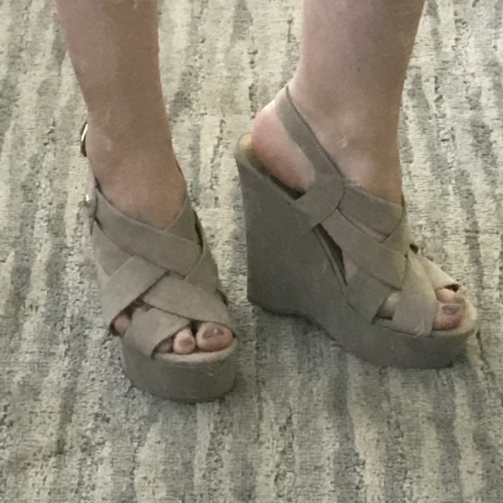 Guess wedges
