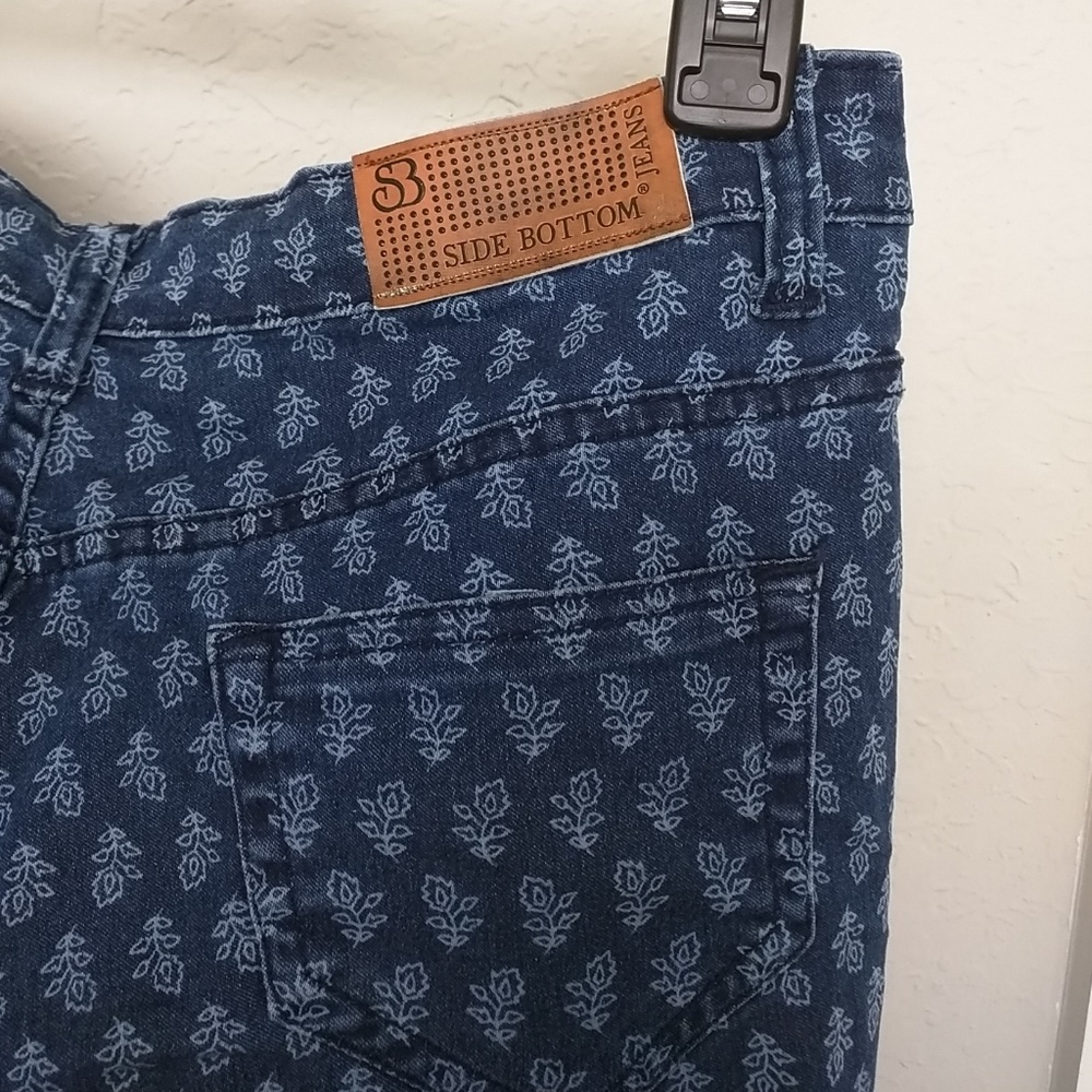 Jeans - Picture 2 of 3