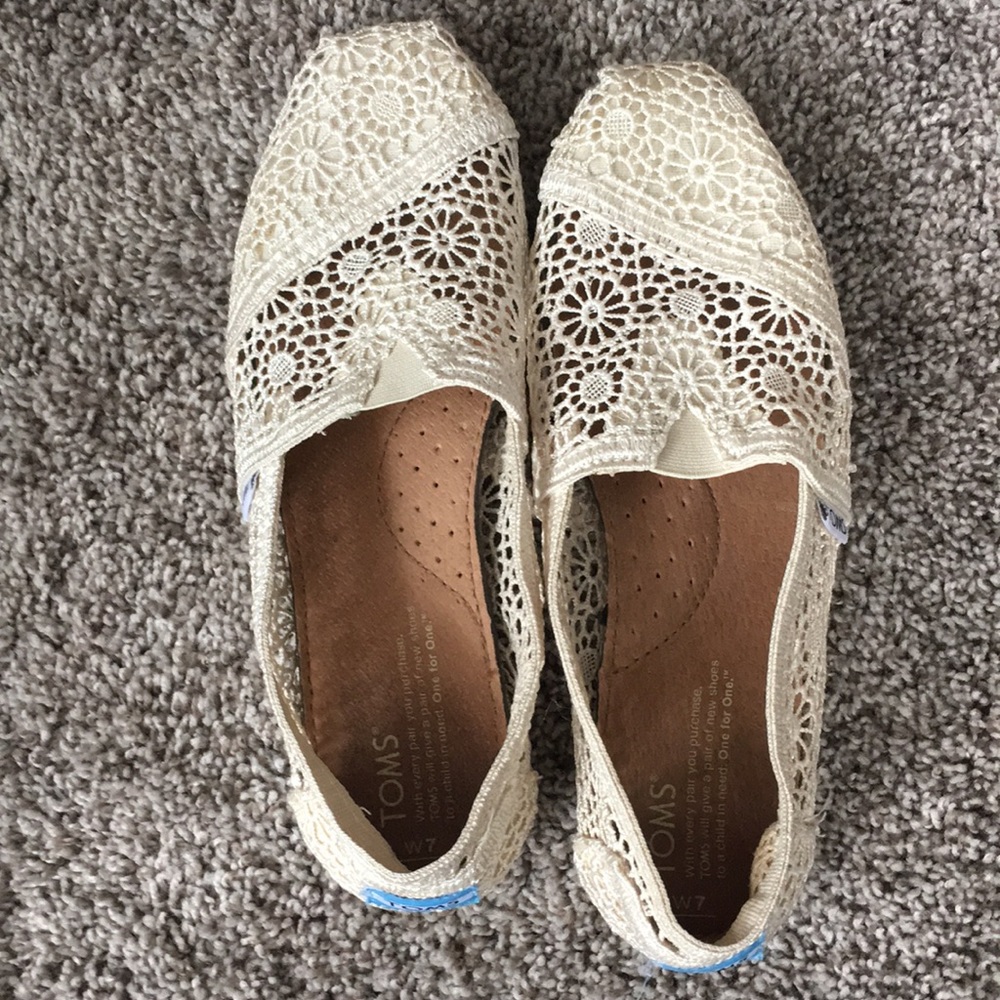 Cream lace toms!!!