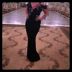 Tadashi cold shoulder velvet evening gown w floral