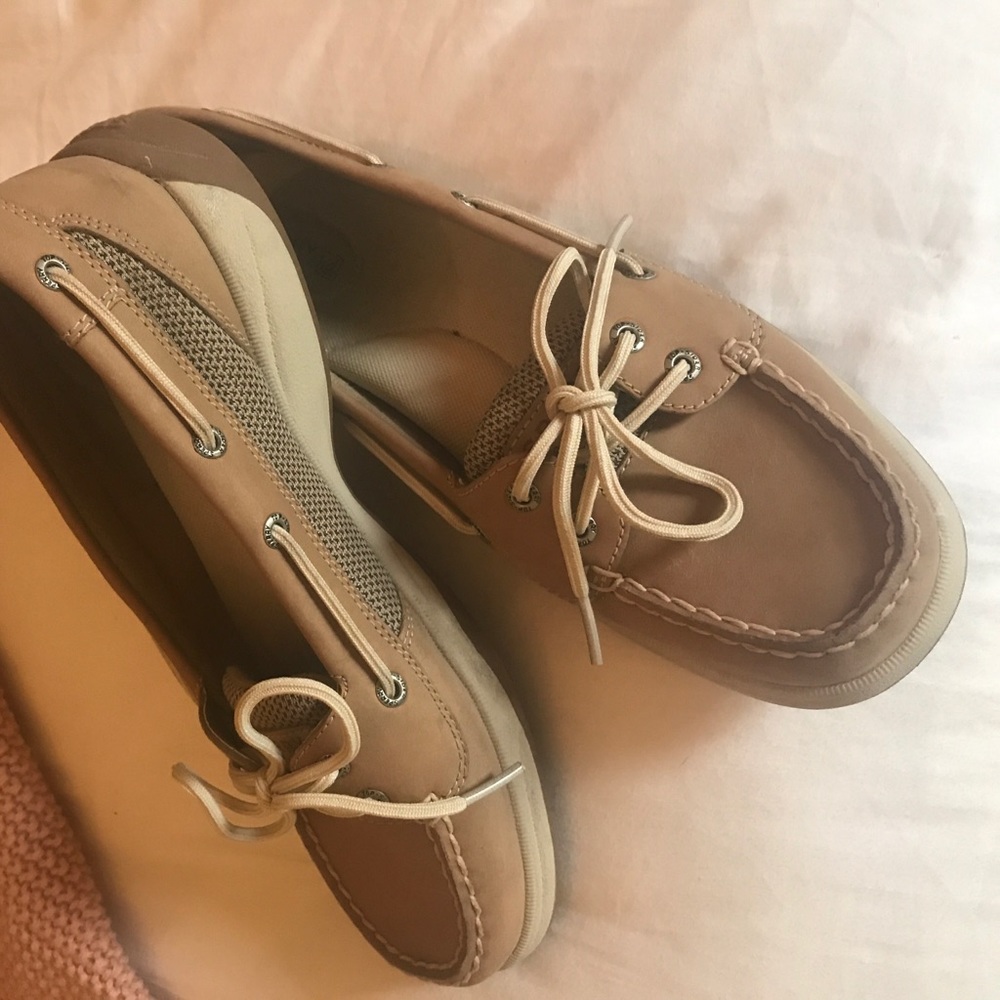 Sorry boat shoes LIKE NEW