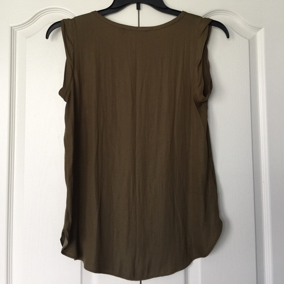 Donated - The Loft top - Picture 5 of 5